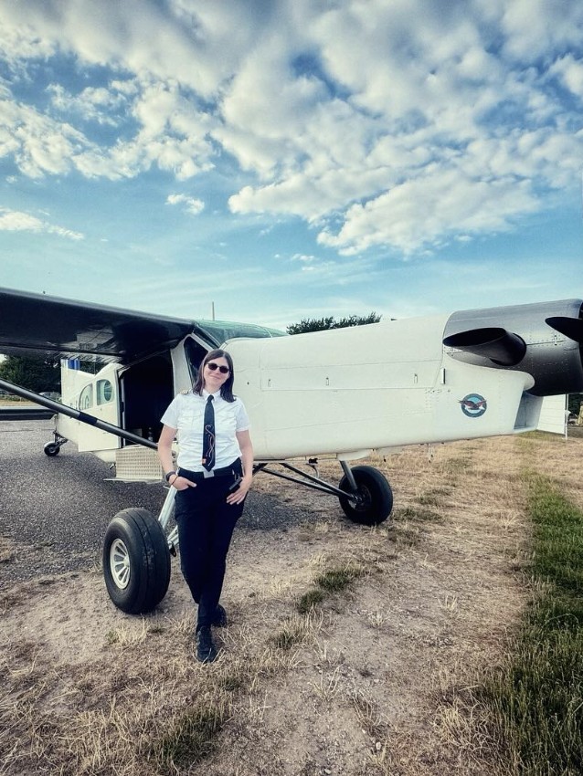Pilotin am Flugzeug – FSC Mannheim